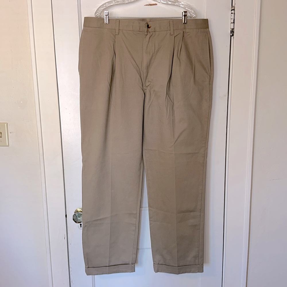 Timber Creek by Wrangler Ultimate Khakis - 42x32 - Like New